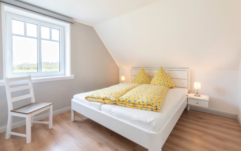 Schlafzimmer 1 mit Doppelbett